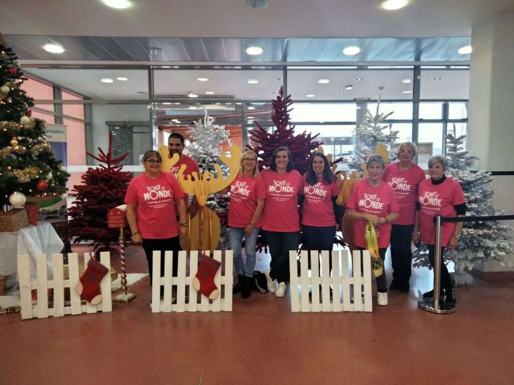 Equipe TLMC dans le hall de l'hôpital