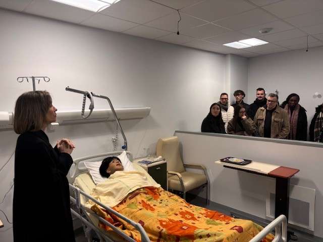 Présentation de la salle de simulation en santé à l'IFMS